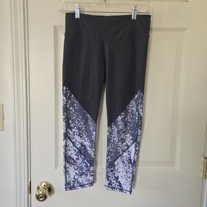 Fabletics Grey White Paint Splatter Brogan PowerHold Capri Leggings M
